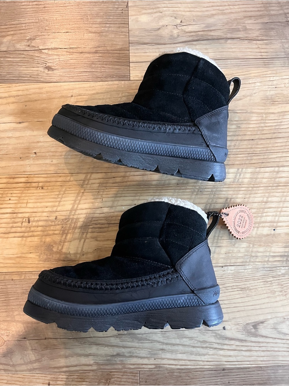 Manitobah Womens Winter Booties- size 6.5